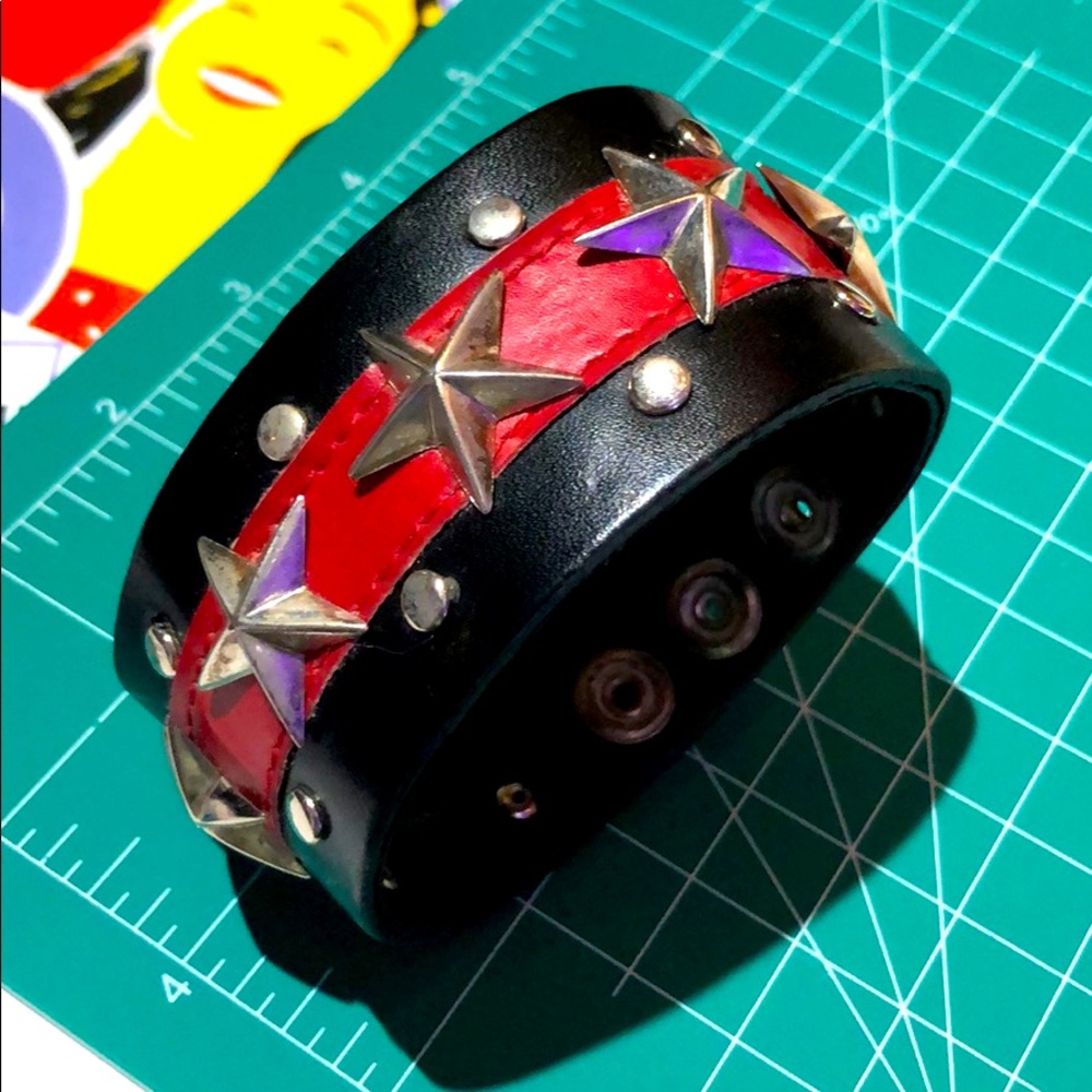 Black cuff with stars.